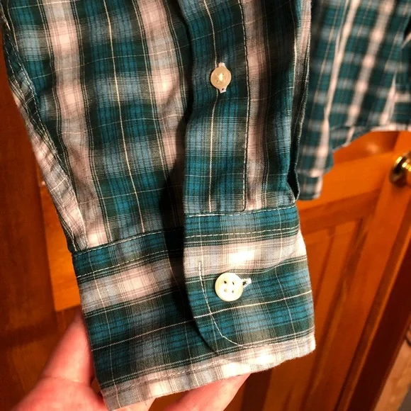 Easy care Saddlebred green/ white plaid button down size MEDIUM cotton/polyester - Picture 4 of 7